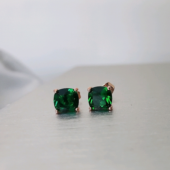 New Fashion Emerald Stud Earrings - Picture 3 of 5